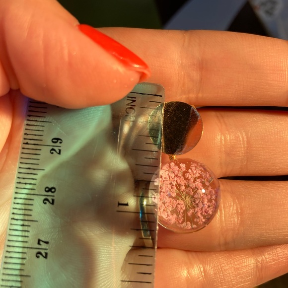 Beautiful Transparent Flowers Earrings - Picture 3 of 4